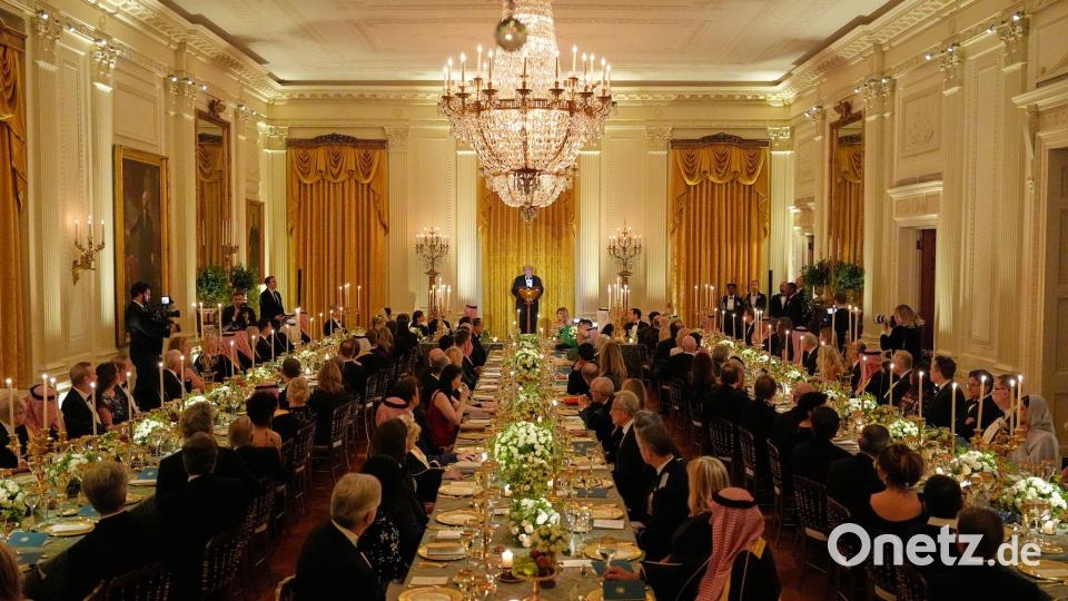 US-Präsident Donald Trump spricht während eines Abendessens im Weißen Haus. Bild: Alex Brandon/AP/dpa
