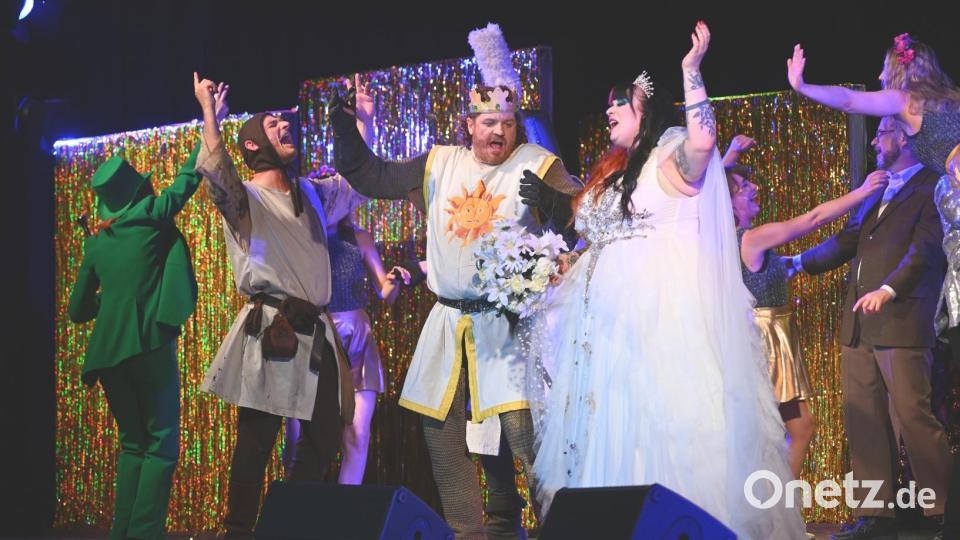 Aufwendige Produktionen mit mehreren Spielorten wie hier das Musical "Spamalot" des Ovigo Theaters können künftig auf Förderung durch die "Neue Bühne Oberpfalz" hoffen. Archivbild: Tobias Schwarzmeier