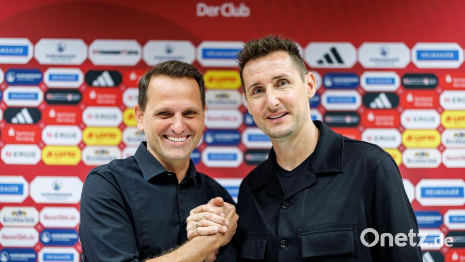 Wollen mittelfristig mit dem FCN in die Bundesliga: Miroslav Klose (r) und Joti Chatzialexiou. (Archivfoto) Bild: Daniel Karmann/dpa