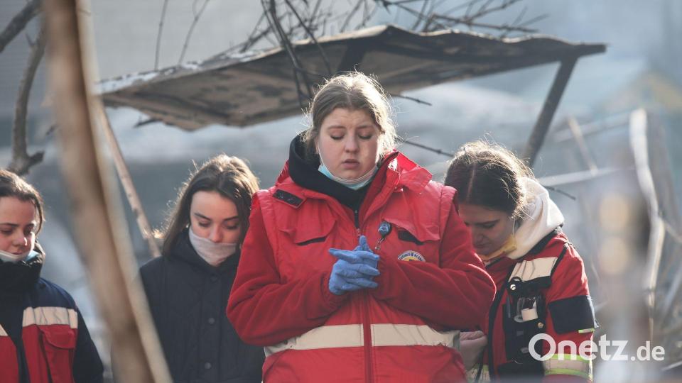 In der westukrainischen Stadt Ternopil wurde ein Wohnblock durch einen Marschflugkörper zerstört. Bild: Vlad Kravchuk/AP/dpa