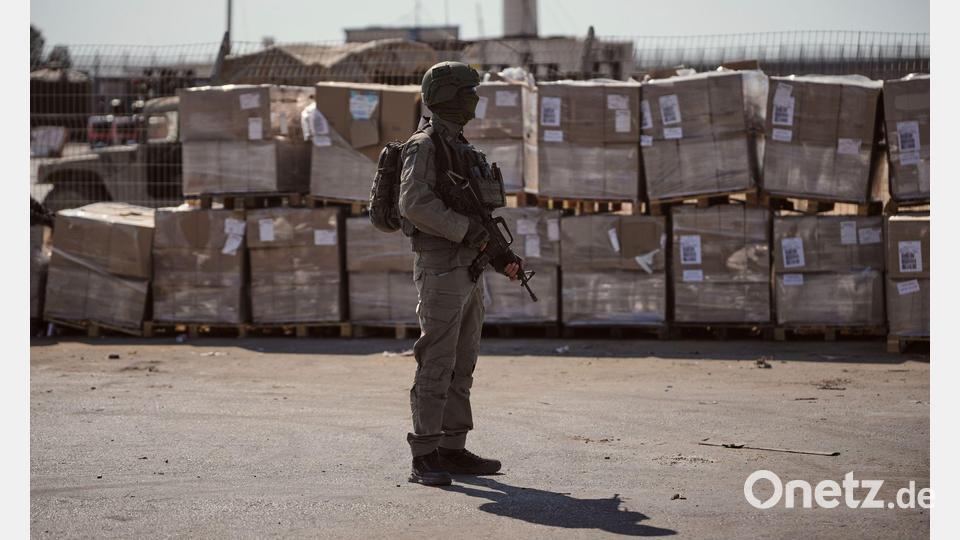 Die EU kann sich vorstellen, künftig Grenzkontrollen am Übergang Kerem Schalom zu unterstützen. (Archivbild) Bild: Ohad Zwigenberg/AP/dpa