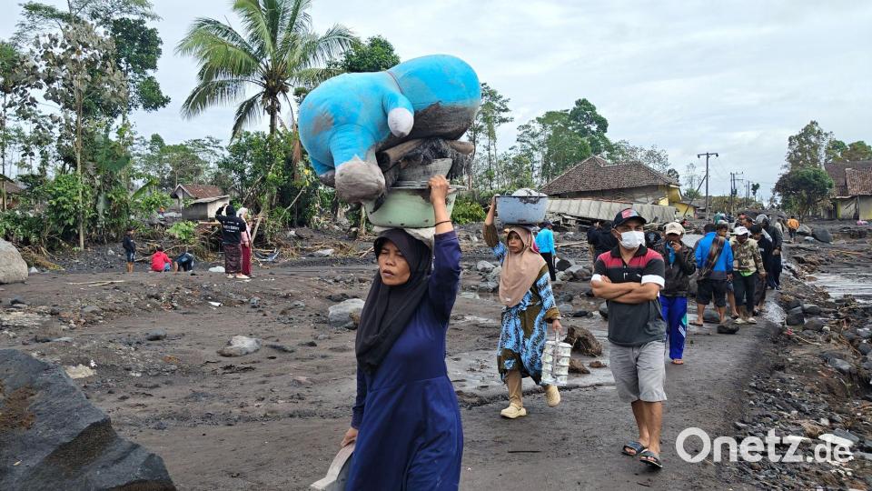 Mehr als 1.100 Menschen sind auf der Flucht. Bild: Wawan Sugiarto/AP/dpa