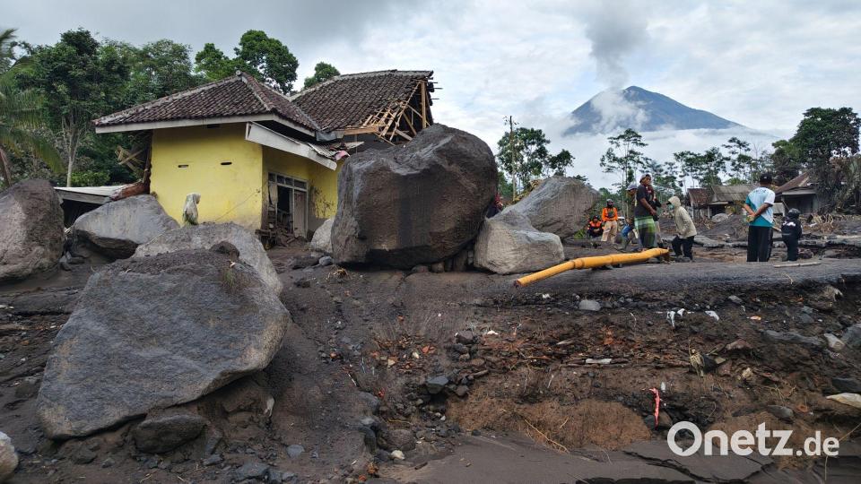 Der Feuerberg brodelt weiter. Bild: Wawan Sugiarto/AP/dpa