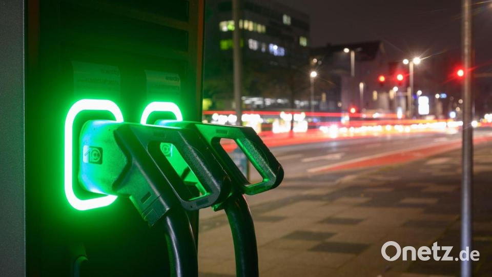 Bei den Preisen für den Ladestrom soll es Transparenz geben. Bild: Julian Stratenschulte/dpa