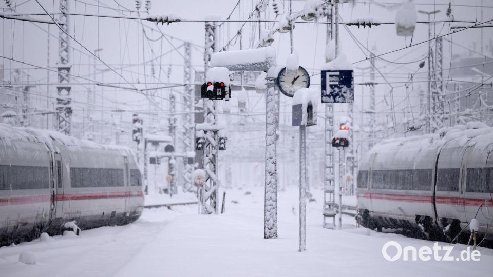 In Bayern gibt es mehr als 10.000 Weichen, davon sind 8.140 mit einer Weichenheizung ausgestattet. (Archivbild) Bild: Sven Hoppe/dpa/dpa-tmn