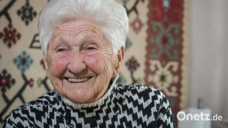 Mit 100 Jahren lebt es sich nicht allzu anders, findet Johanna Quaas, die älteste Turnerin der Welt. Bild: Heiko Rebsch/dpa