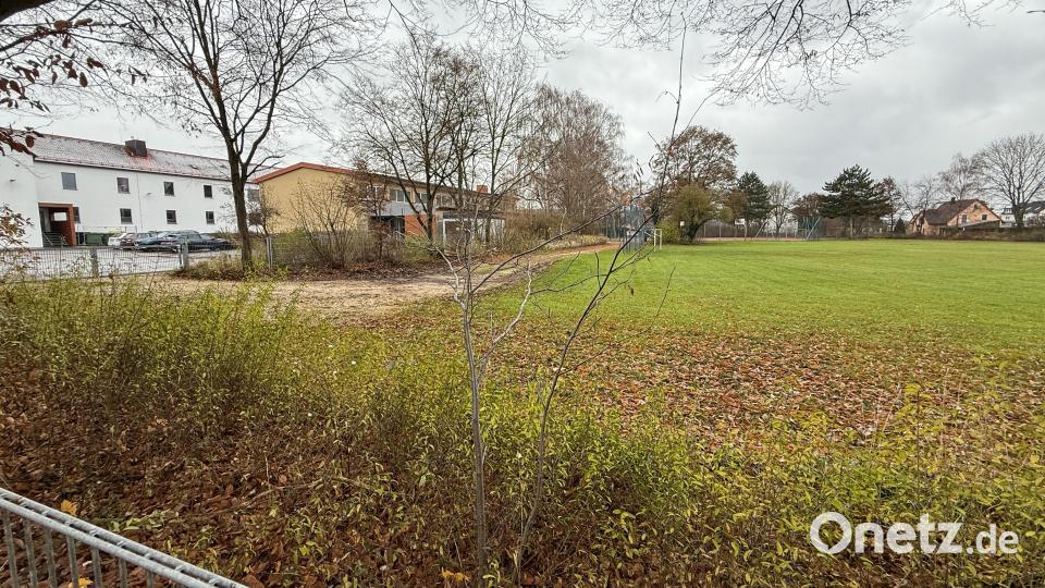 In Ammersricht entsteht ein neuer Kindergarten auf dem Fußballplatz der Grund- und Mittelschule in Ammersricht Bild: Petra Hartl