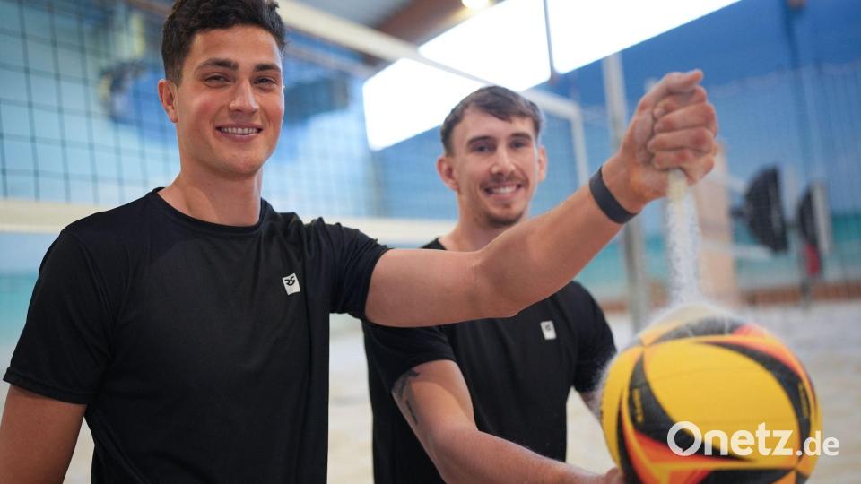 Sven Winter (l) und Lukas Pfretzschner haben bei der WM die Runde der besten acht Teams erreicht. Bild: Marcus Brandt/dpa