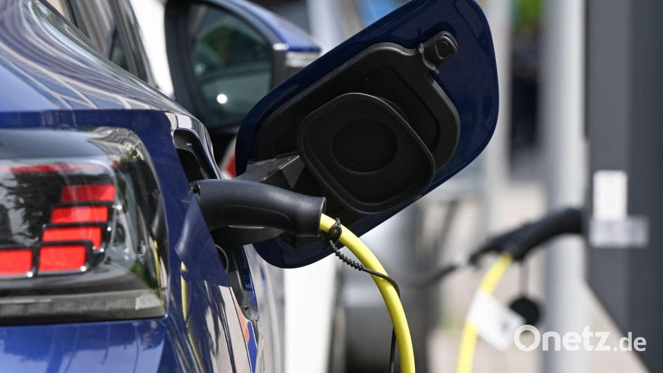 Die Bundesregierung will Elektromobilität einfach, zuverlässig und bezahlbar machen. Bild: Bernd Weißbrod/dpa