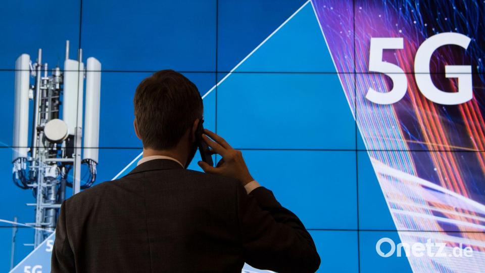 Ein geradezu historisches Bild aus dem Jahr 2019 - ein Mann bei der Frequenzauktion der Bundesnetzagentur. Bild: Boris Roessler/dpa