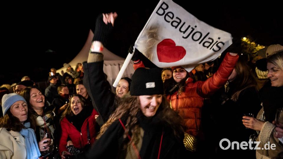 Der Weinkonsum in Frankreich sinkt, die Begeisterung für den Beaujolais aber ist ungebrochen. Bild: Arnaud Finistre/AFP/dpa