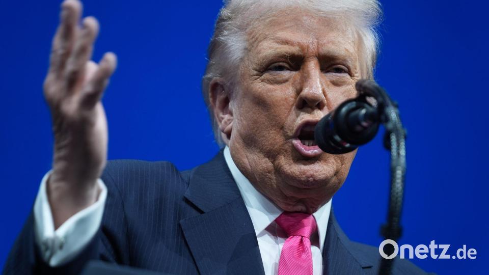 Trump hat das Gesetz unterschrieben. Bild: Evan Vucci/AP/dpa