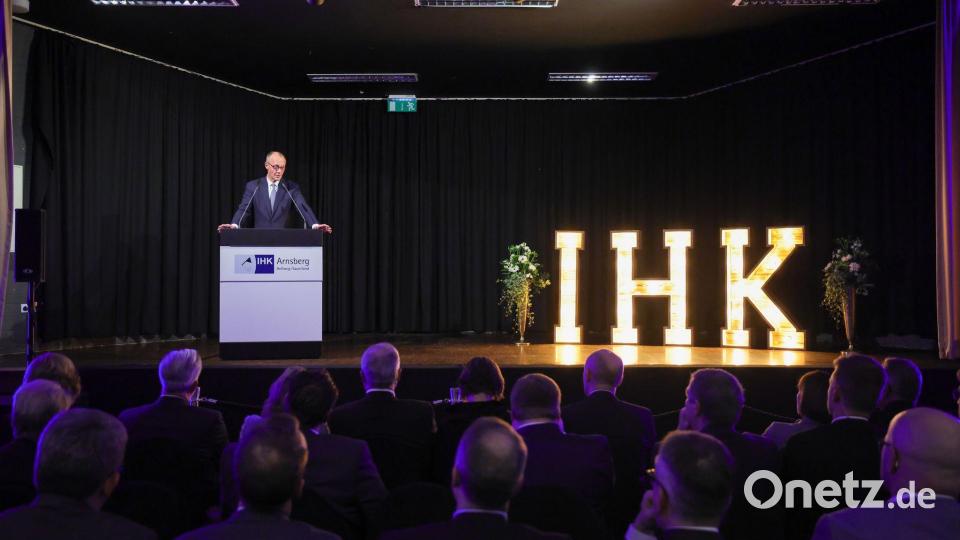 Die 500 Gäste der IHK Arnsberg nahmen die Rede des Sauerländers Merz wohlwollend auf. Bild: Christoph Reichwein/dpa