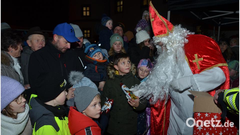 Bei Einbruch der Dunkelheit hat auch in diesem Jahr der Heilige Nikolaus sein Kommen wieder zugesagt. Archivbild: dob