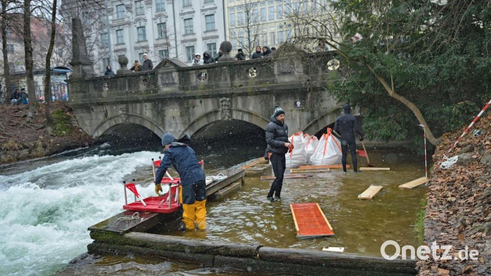 Strömungsexperten von der Hochschule München wollen die Eisbachwelle wiederherstellen. Bild: Malin Wunderlich/dpa