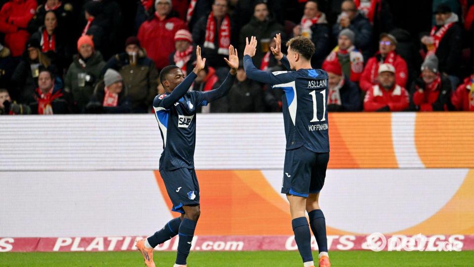 Hoffenheim bejubelt das frühe Führungstor. Bild: Torsten Silz/dpa