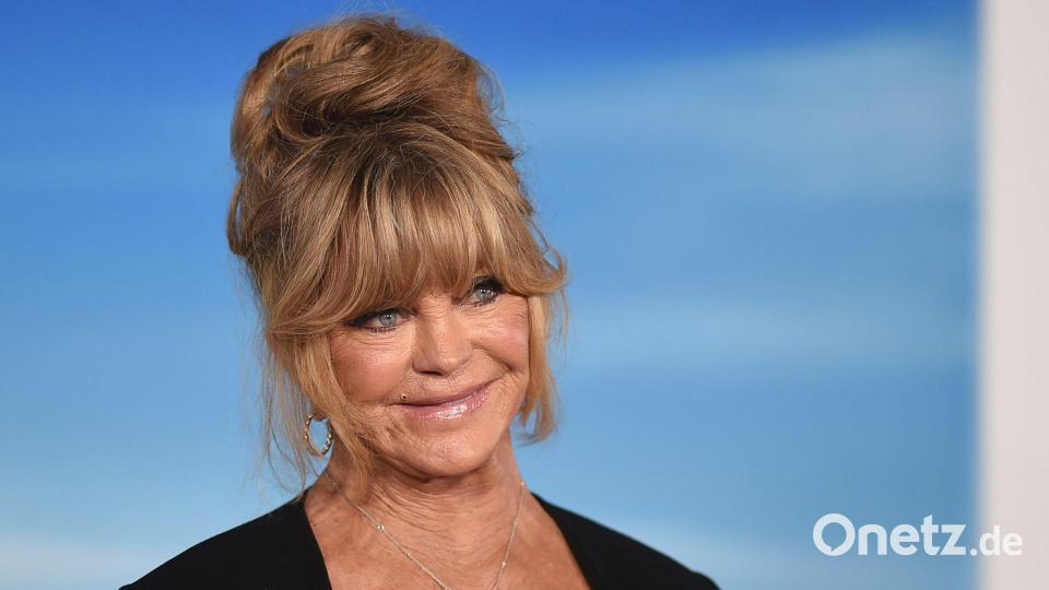 Goldie Hawn hält sich mit Trampolinspringen fit. (Archivbild) Bild: Richard Shotwell/Invision/AP/dpa