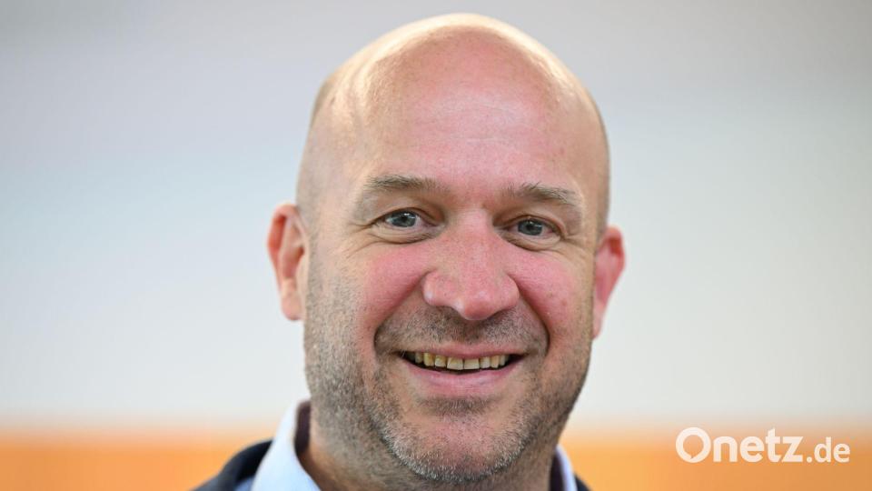 Hessens Weinbauminister Ingmar Jung (CDU) hat zu einem Weinbaugipfel eingeladen. (Archivbild) Bild: Arne Dedert/dpa