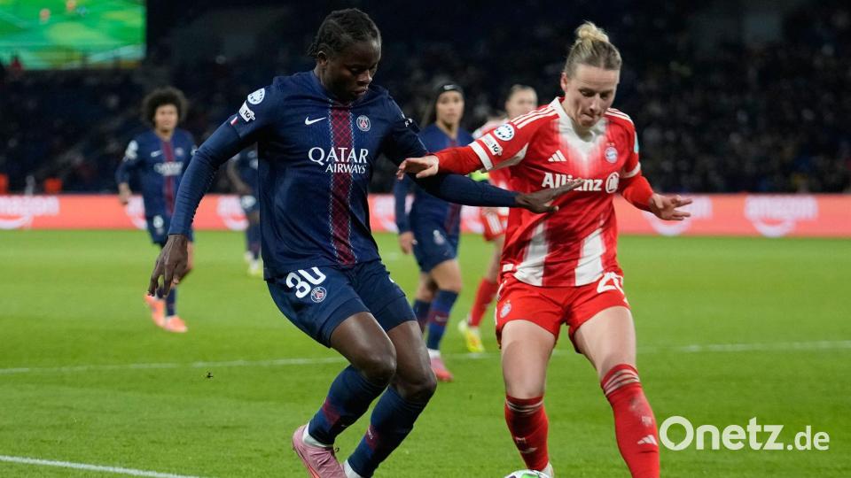 Enges Duell: Bayerns Franziska Kett (r) im Zweikampf mit PSG-Spielerin Merveille Kanjinga. Bild: Michel Euler/AP/dpa