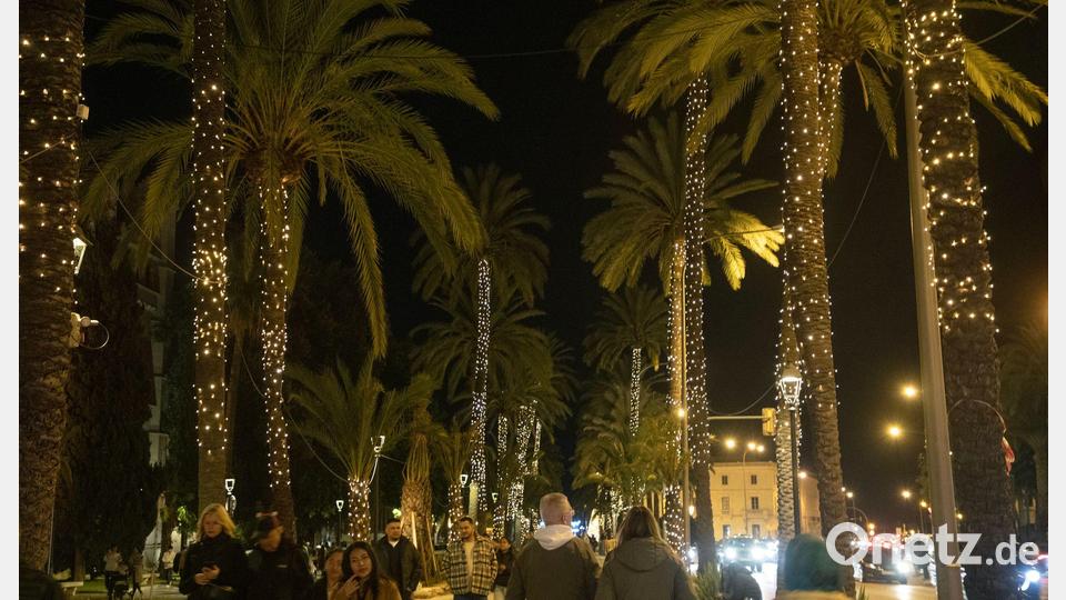 Palma hat die Weihnachtsbeleuchtung angeschaltet. Bild: Clara Margais/dpa