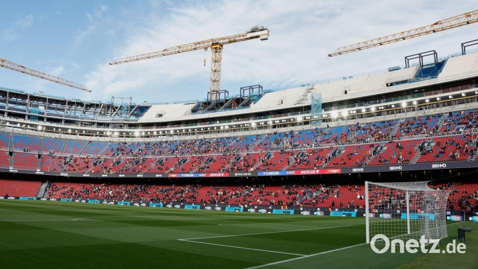 Noch müssen viele Plätze im legendären Camp Nou frei bleiben. Bild: Joan Monfort/AP/dpa
