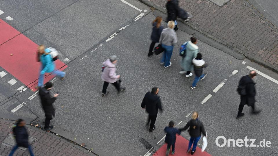 Fußverkehr gewinnt an Bedeutung. (Illustration) Bild: Michael Brandt/dpa