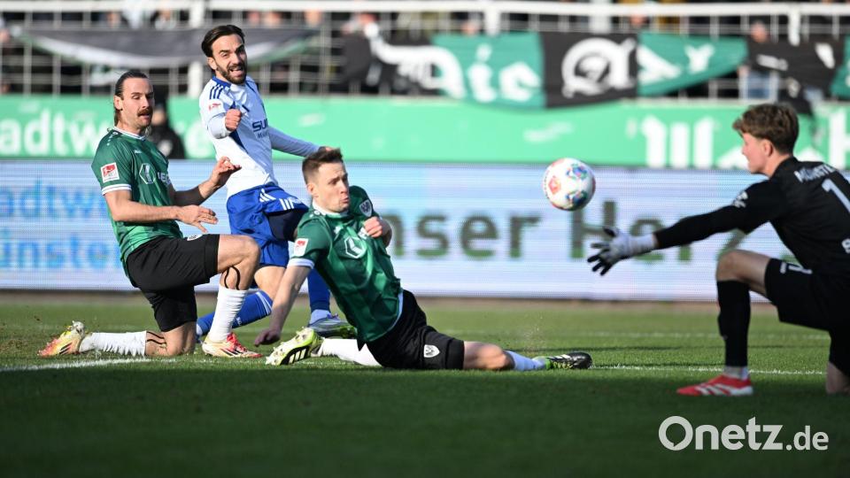 Münster und Schalke lieferten sich ein spannendes Spiel. Bild: Fabian Strauch/dpa