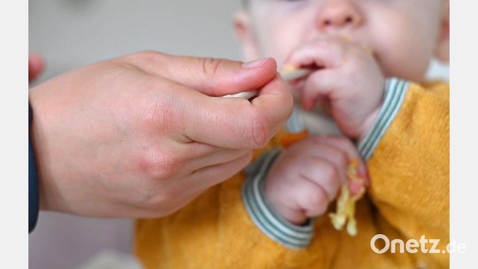 Das Aus für das geplante Kinderstartgeld in Bayern empört viele Eltern. (Symbolbild) Bild: Elisa Schu/dpa
