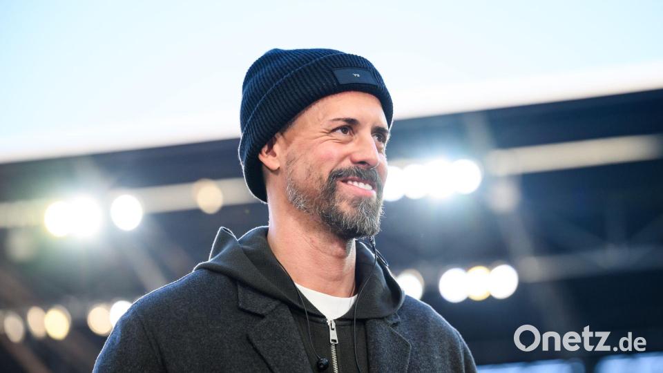 Augsburg-Trainer Sandro Wagner kann aufatmen. Bild: Tom Weller/dpa