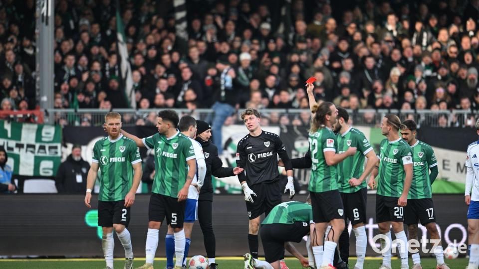 Münster spielte ab der 55. Minute nur noch mit zehn Mann. Bild: Fabian Strauch/dpa