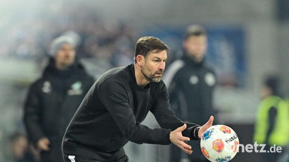 Trainer Kleine hadert mit der verspielten Führung. Bild: Uwe Anspach/dpa