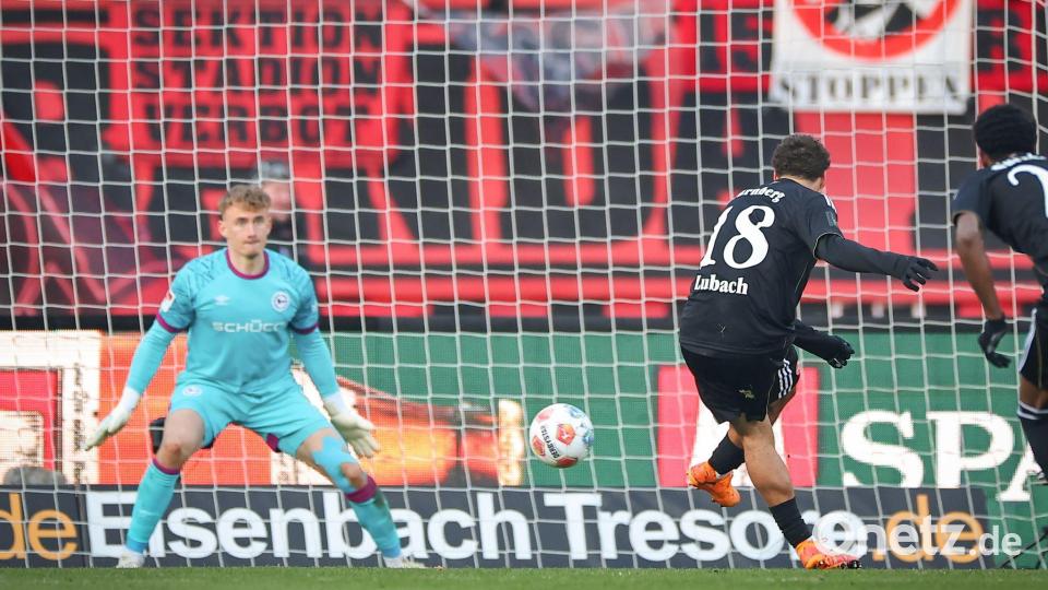 Der Nürnberger Wegbereiter: Rafael Lubach erzielt per Foulelfmeter das 1:0. Bild: Daniel Karmann/dpa