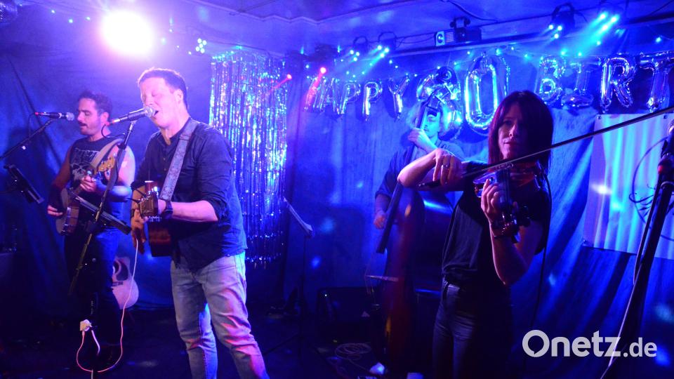 &quot;The Wondering Men&quot; mit Dame auf der &quot;Live Stage&quot;. Bild: Kunz