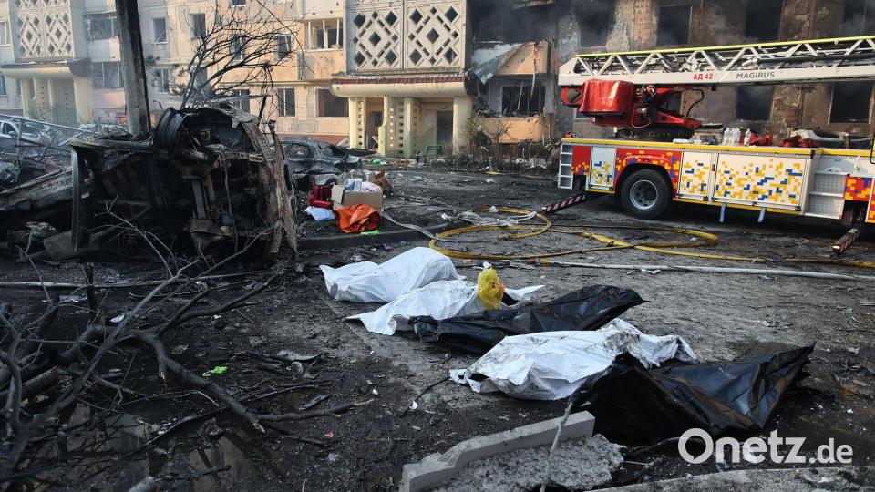 Der Krieg in der Ukraine hat bereits Hunderttausende Opfer gefordert - US-Präsident Donald Trump will ihn beenden. Um jeden Preis? (Archivbild) Bild: Vlad Kravchuk/AP/dpa