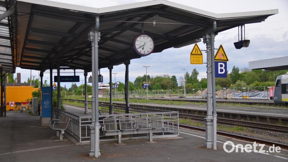 Die Bahnsteigbaustelle war wegen des Themas „Barrierefreiheit des Bahnhofes“ Gegenstand der Diskussion im Gemeunderat. Bild: ak