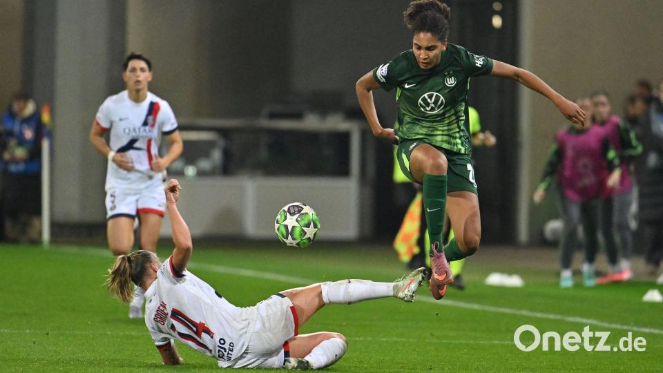 Cora Zicai (r, VfL Wolfsburg) markierte in Leipzig das 0:1 (Archivbild). Bild: Swen Pförtner/dpa