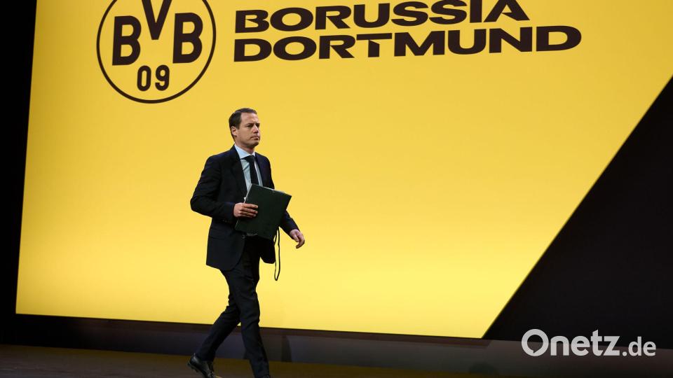 BVB-Mitgliederversammlung: Geschäftsführer Lars Ricken betritt das Podium Bild: Bernd Thissen/dpa