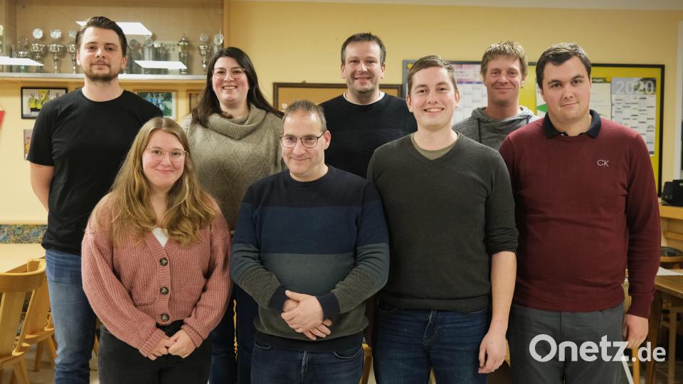 Sie bewerben sich für die Freie Wählergemeinschaft Rottendorf-Gösselsdorf um einen Sitz im Gemeinderat Schmidgaden: (von links) Benedikt Altmann, Annika Pflamminger, Birgit Altmann, Florian Burth, Johann Ries, Michael Eckl, Roland Strobl und Julian Gschrey. Bild: Hirsch