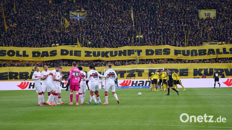 Auch in Dortmund protestierten die Fans: „Soll das die Zukunft des Fußballs sein?“ stand auf einem Banner. Bild: Bernd Thissen/dpa