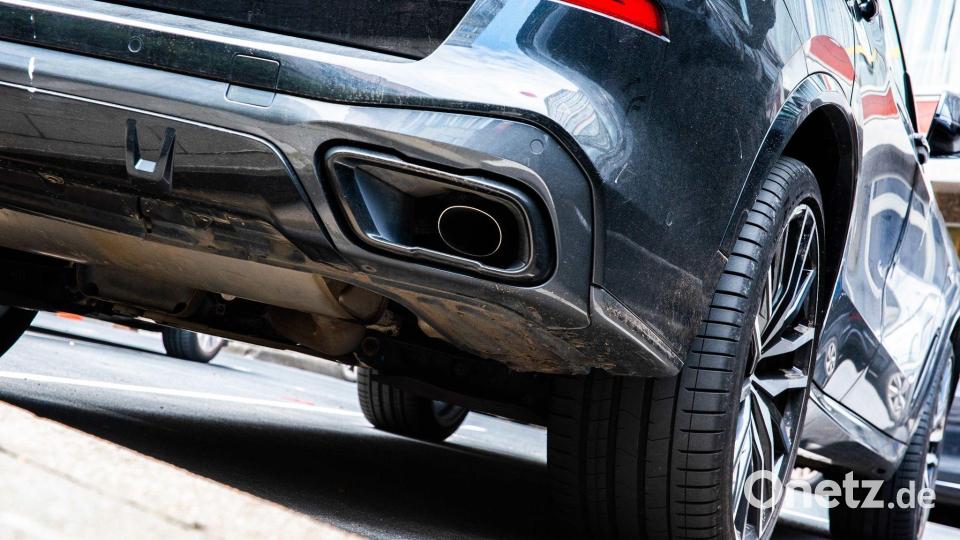 Nach einer Serienattacke auf Auspuffrohre von Fahrzeugen hat die Staatsanwaltschaft neue Erkenntnisse. (Symbolfoto) Bild: Alicia Windzio/dpa