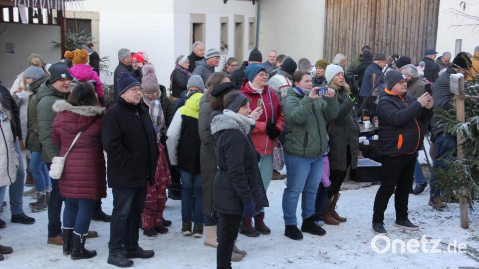Viele Besucher kamen vom Adventsmarkt in den Pfarrstodl. Bild: kro