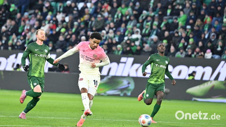 Malik Tillman freut sich auf sein erstes Spiel im Stadion von Manchester City. Bild: Swen Pförtner/dpa