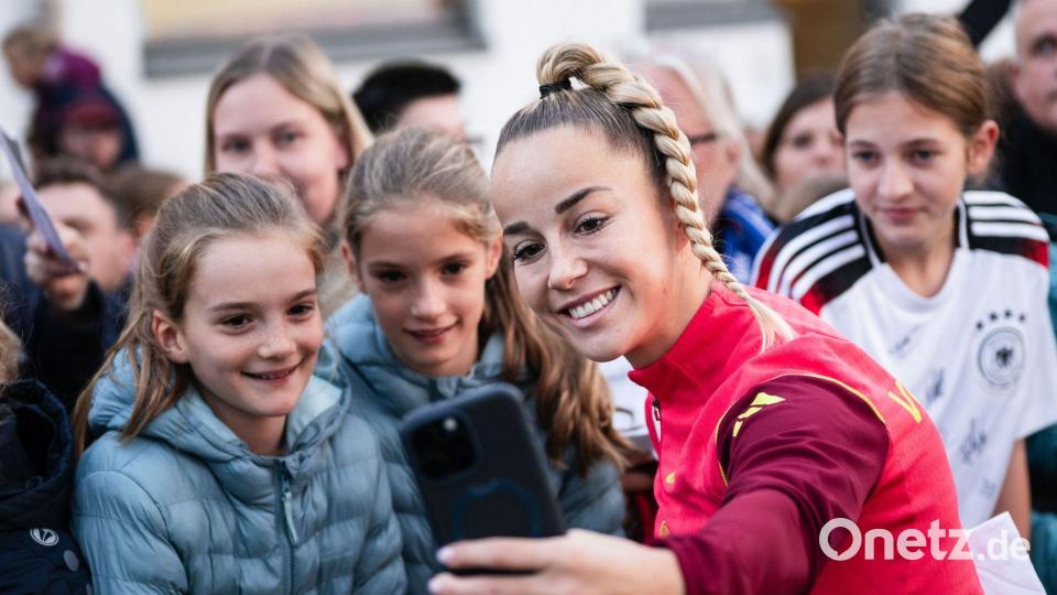 Da geht noch mehr: DFB-Kapitänin Giulia Gwinn hofft durch die Investitionen auf bessere Bedingungen in der Bundesliga. (Archivbild) Bild: Marius Becker/dpa