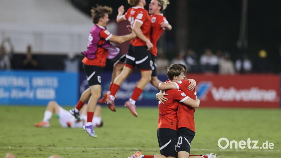 Nach dem historischen Erfolg gibt es kein Halten mehr. Bild: Hussein Sayed/AP/dpa