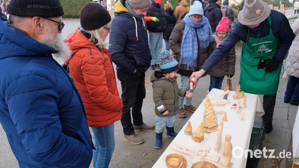 Oft im Blickpunkt: Adventliche Deko aus Holz. Bild: do