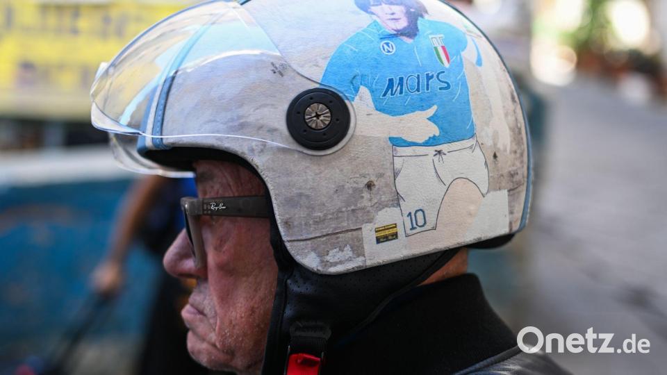 Diego Maradona wird in Neapel wie ein Heiliger verehrt. (Archivbild) Bild: Arne Dedert/dpa