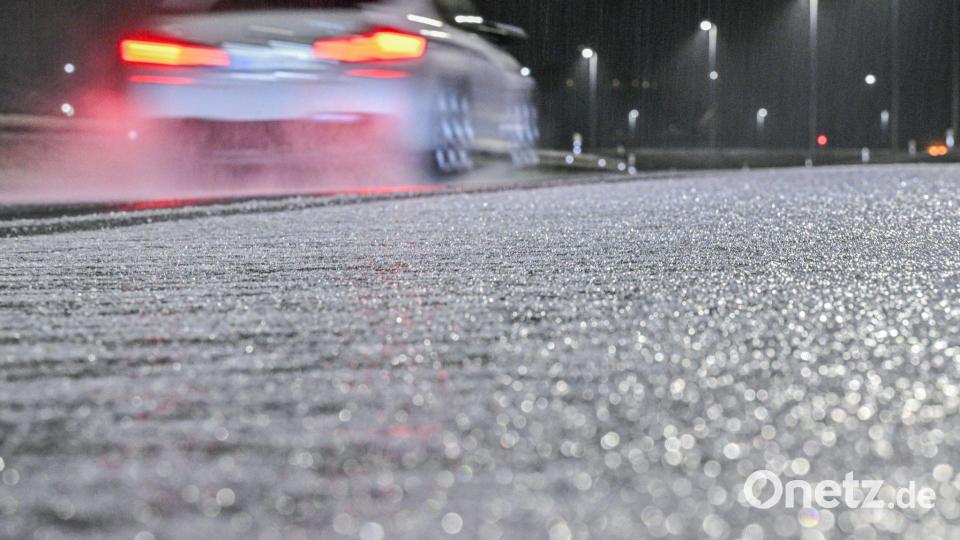 Mancherorts kann es noch glatt sein. Bild: Jason Tschepljakow/dpa