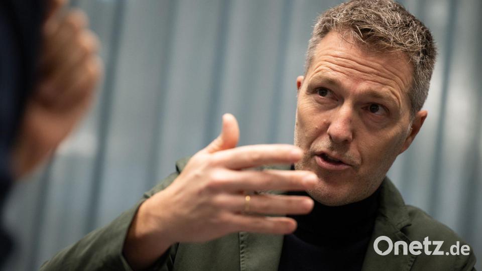 Bernd Reichart soll als Geschäftsführer des Sportprojektentwicklers A22 die europäischen Fußball-Wettbewerbe revolutionieren - die UEFA aber blockt ab. (Archivfoto) Bild: Sebastian Gollnow/dpa