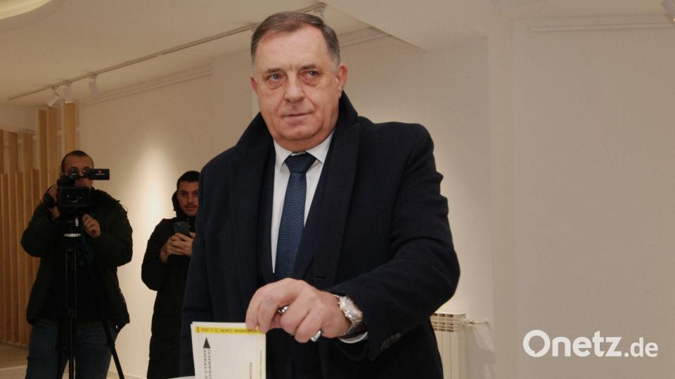Der Sieger ist ein Vertrauter des bisherigen Präsidenten Milorad Dodik. Bild: Radivoje Pavicic/AP/dpa