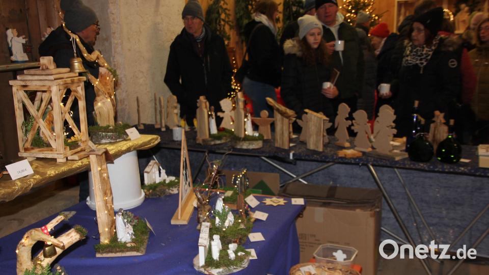 Hobbykünstler aus der Region boten ihre Waren an. Bild: kro